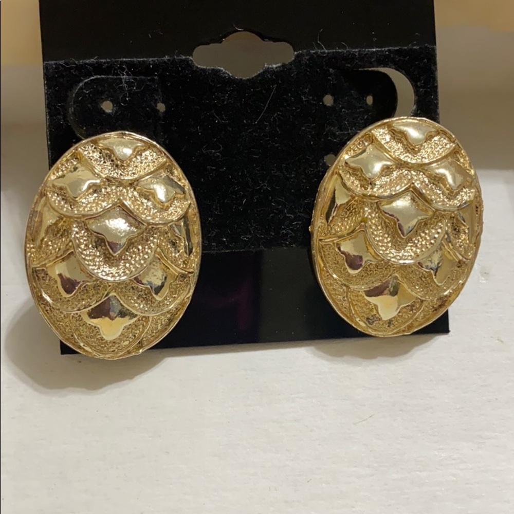 Coro vintage Pegasus clipon earrings
